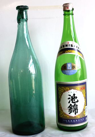 ネジ込み蓋のガラス製一升瓶 A361-3 ネジ込み蓋のガラス製一升瓶 A361-3