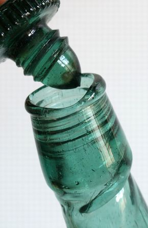 ネジ込み蓋のガラス製一升瓶　A361-7