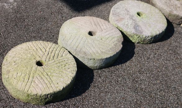 石臼 庭石などに　A354a/b/c-4