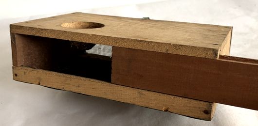 ぜんまい式ハエ取り器「ハイトリック-16