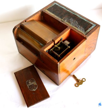 ぜんまい式ハエ取り器「ハイトリック-7