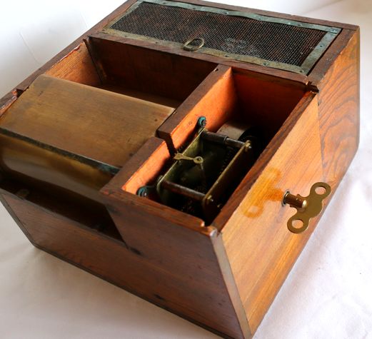 ぜんまい式ハエ取り器「ハイトリック-10